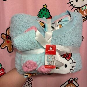 Hello Kitty Christmas Cozy Plush Set
